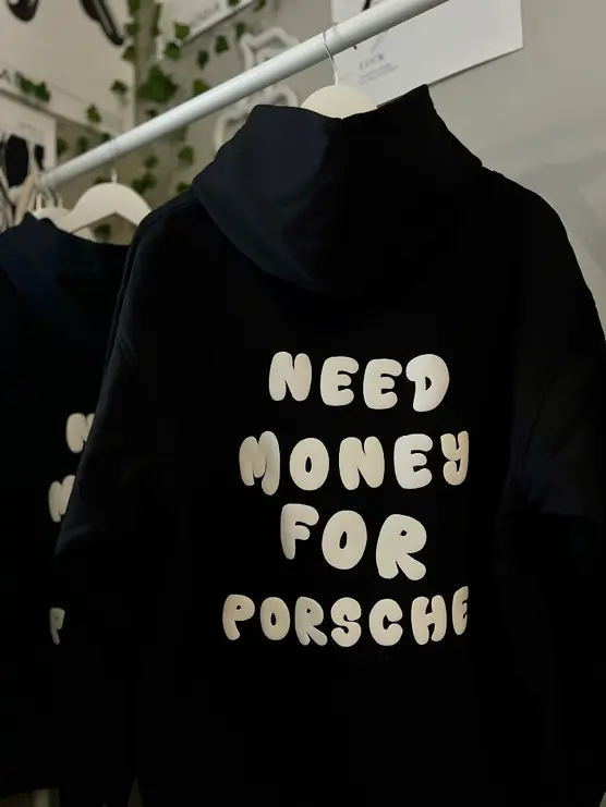 Bluza 'Need Money for Porsche' – Styl i Humor dla Fanów Aut